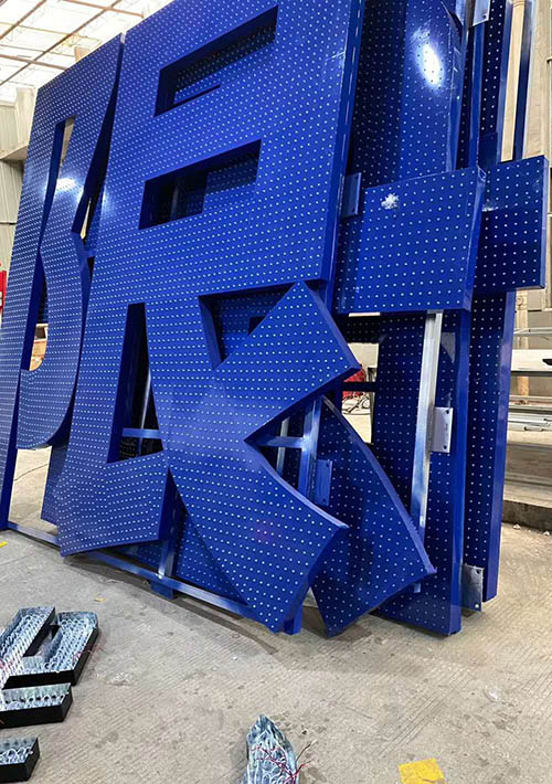 長沙鍍鋅板沖孔發(fā)光字